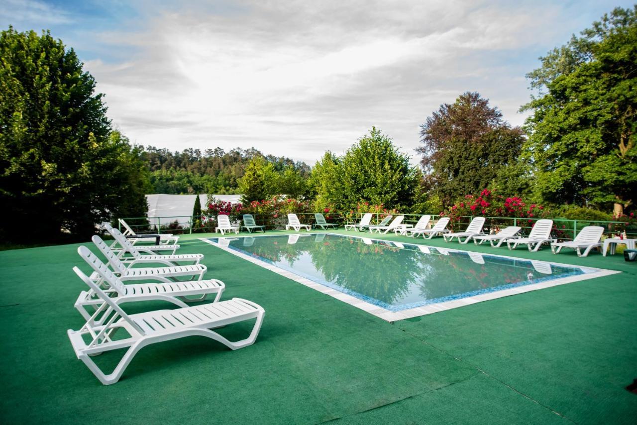 Hotel Marion Poiana Dumbraveni  Buitenkant foto