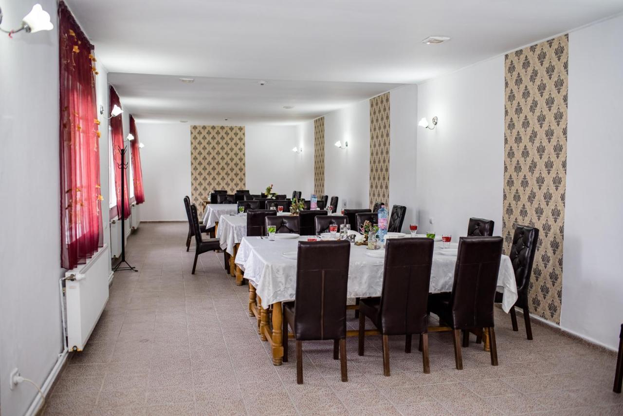 Hotel Marion Poiana Dumbraveni  Buitenkant foto