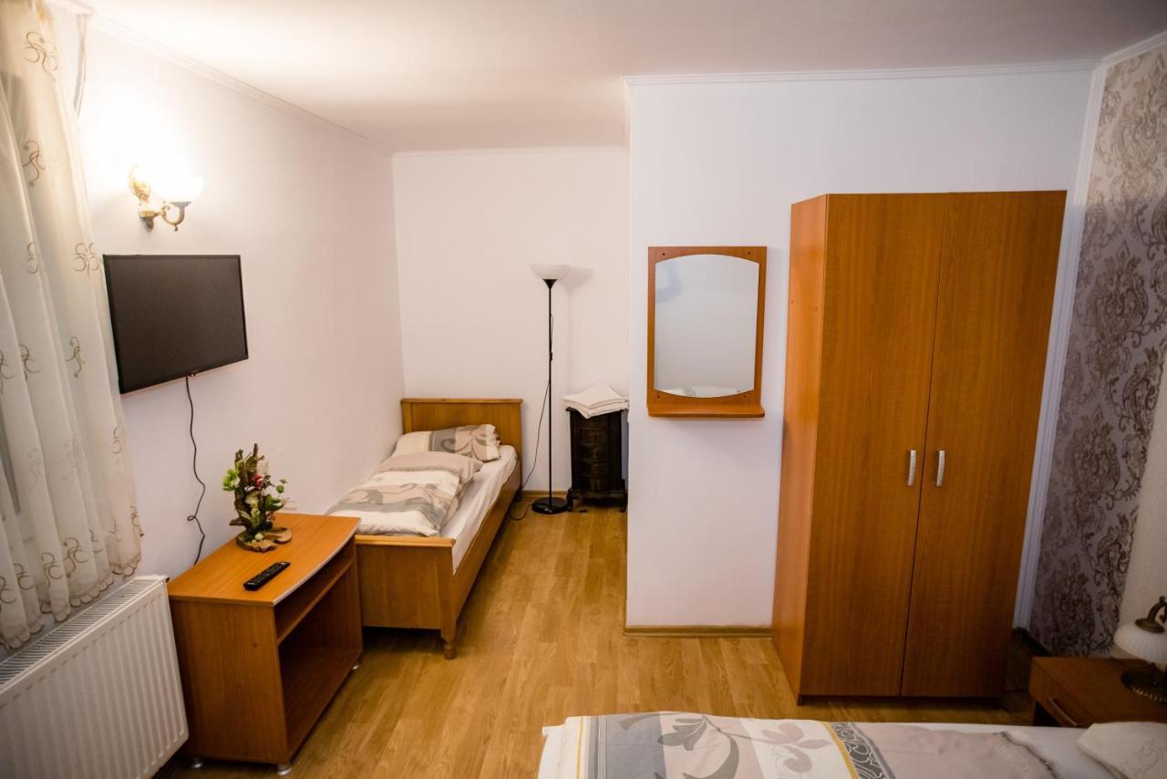 Hotel Marion Poiana Dumbraveni  Buitenkant foto