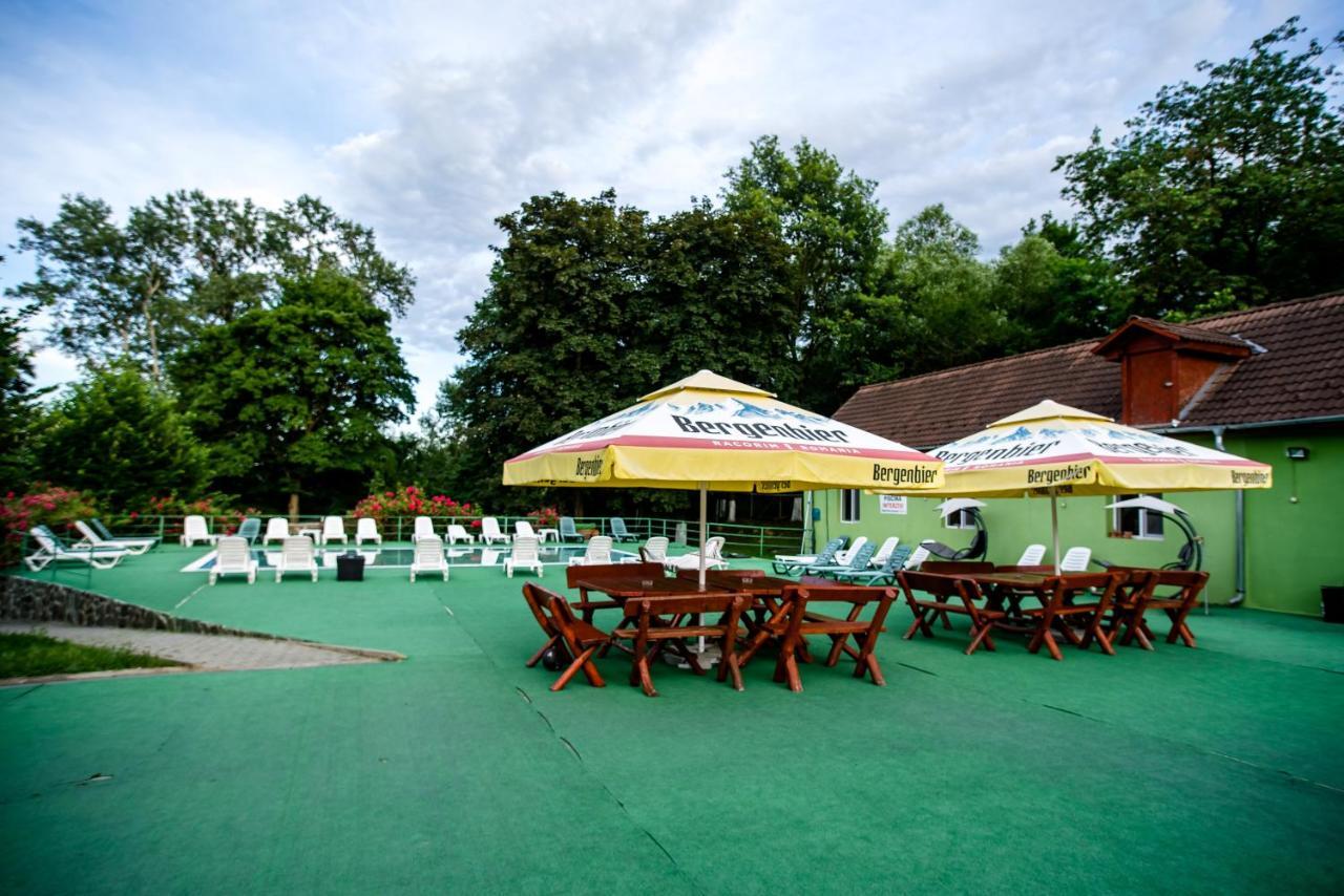 Hotel Marion Poiana Dumbraveni  Buitenkant foto